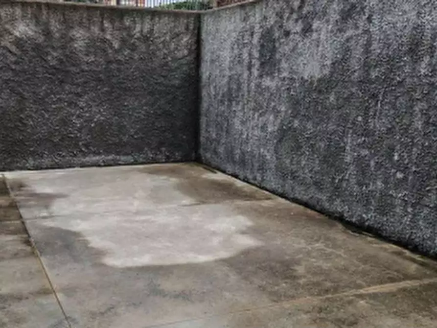 Immagine 7 di Garage in vendita  in Via Leopardi a Trezzano Sul Naviglio