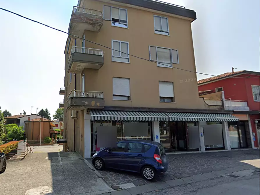 Immagine 5 di Negozio in vendita  in Piazzale Castagnara a Cadoneghe