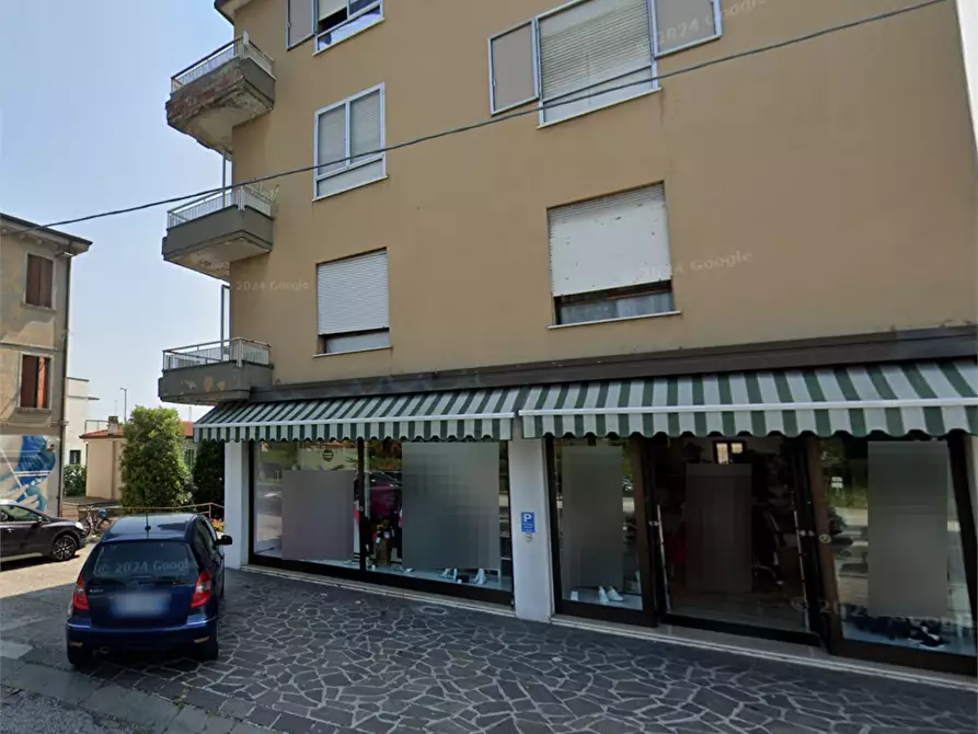 Immagine 10 di Negozio in vendita  in Piazzale Castagnara a Cadoneghe