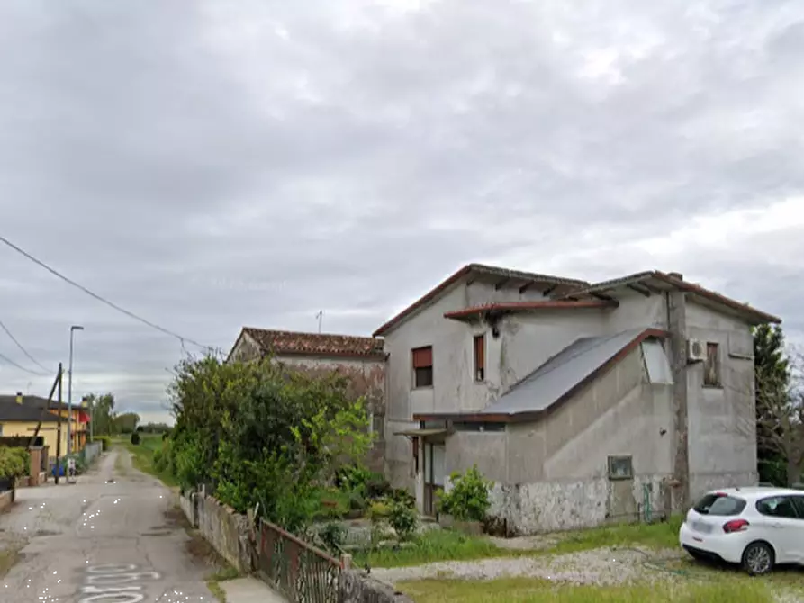 Immagine 1 di Casa indipendente in vendita  in Via Borgo a Correzzola