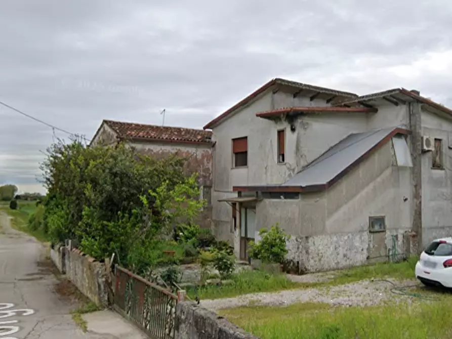 Immagine 2 di Casa indipendente in vendita  in Via Borgo a Correzzola