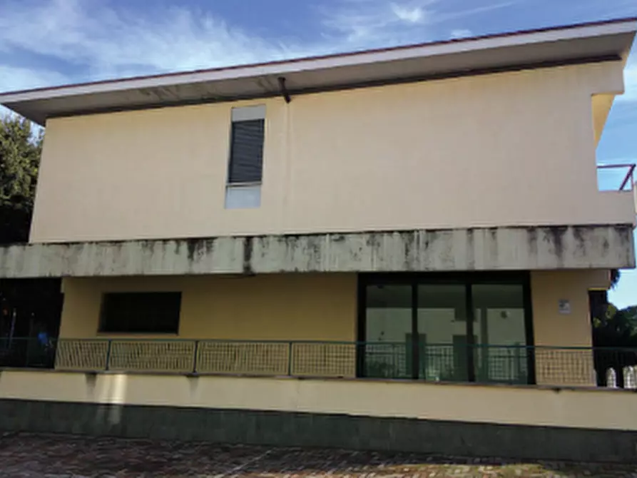 Immagine 1 di Negozio in vendita  in Viale Della Repubblica a Treviso