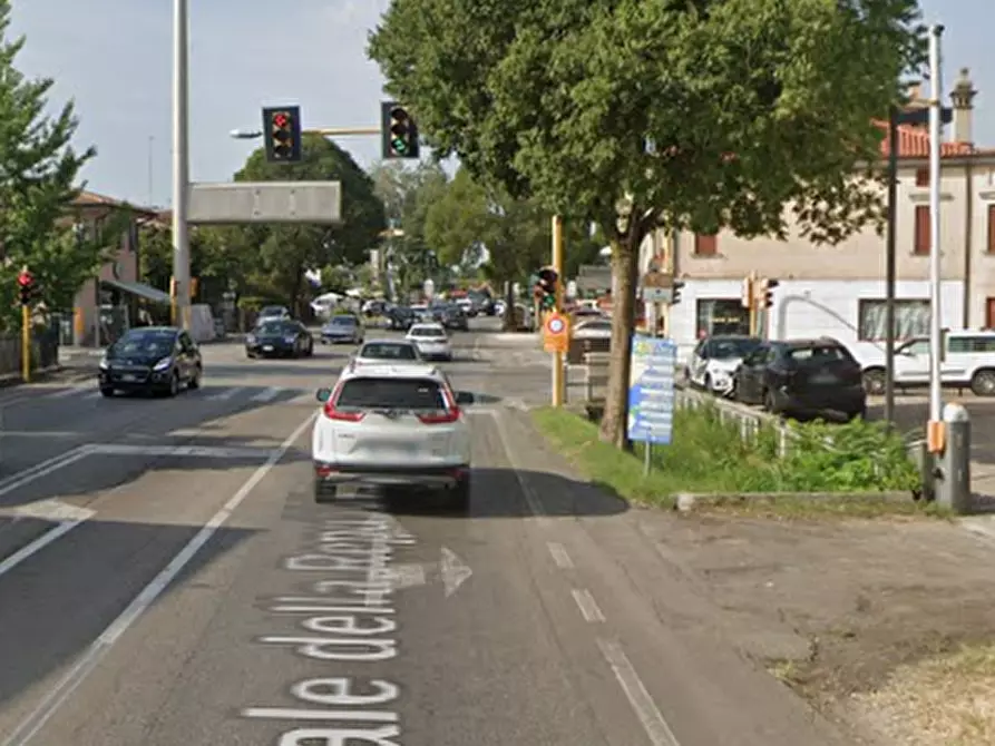 Immagine 8 di Negozio in vendita  in Viale Della Repubblica a Treviso