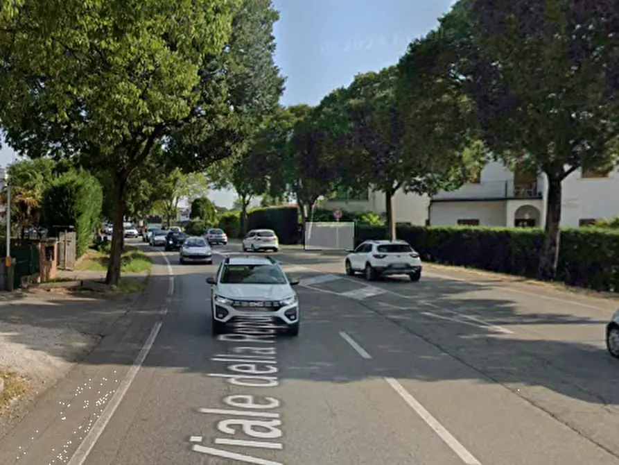 Immagine 9 di Negozio in vendita  in Viale Della Repubblica a Treviso