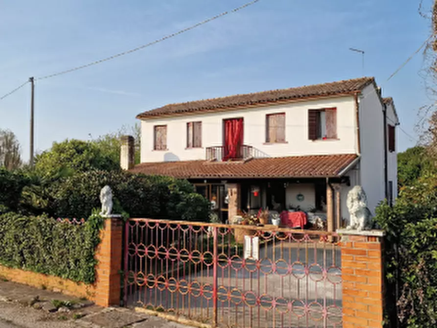 Immagine 1 di Casa indipendente in vendita  in Via San Rocco a Montebelluna