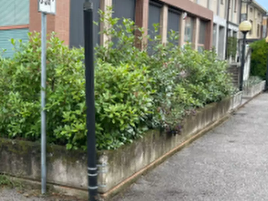 Immagine 6 di Negozio in vendita  in Via Alessandro Volta a Erba