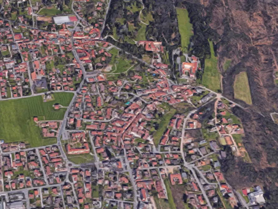 Immagine 11 di Appartamento in vendita  in Via Garibaldi a Venegono Superiore