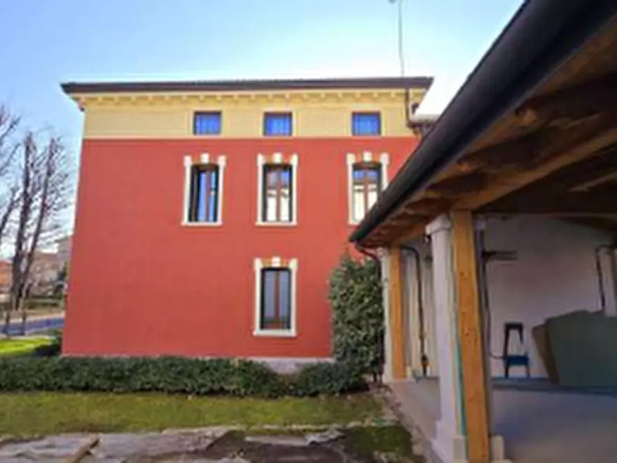 Immagine 1 di Villa in vendita  in Via Pieve a Chiampo