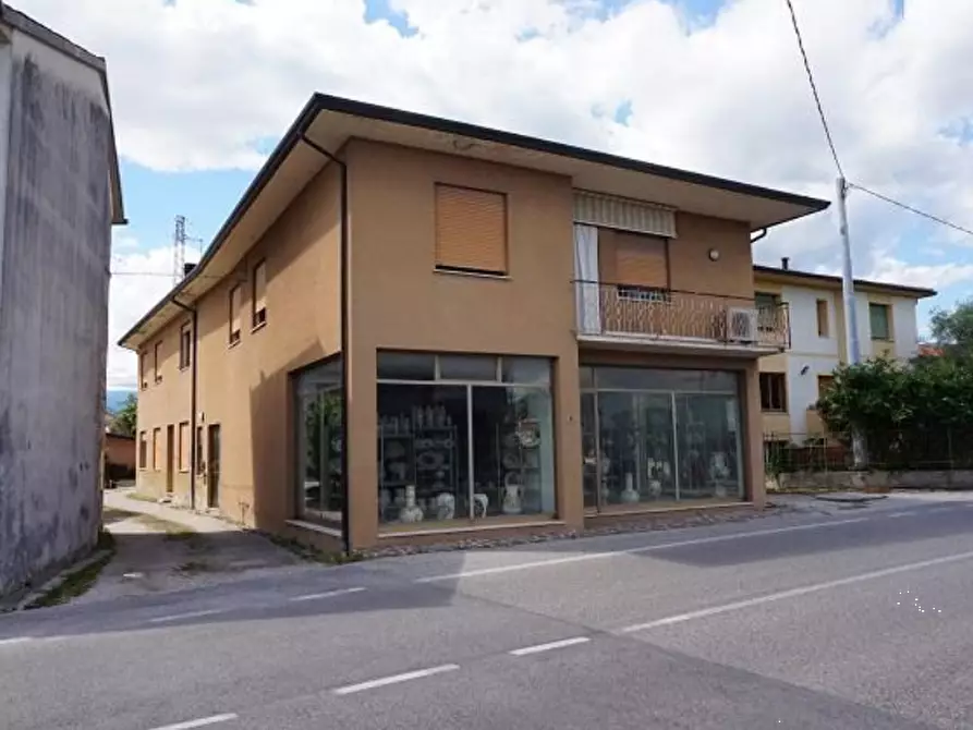 Immagine 3 di Porzione di casa in vendita  in Via Molini  a Nove