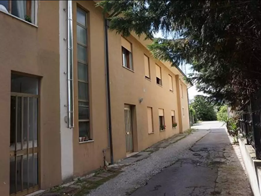 Immagine 8 di Porzione di casa in vendita  in Via Molini  a Nove