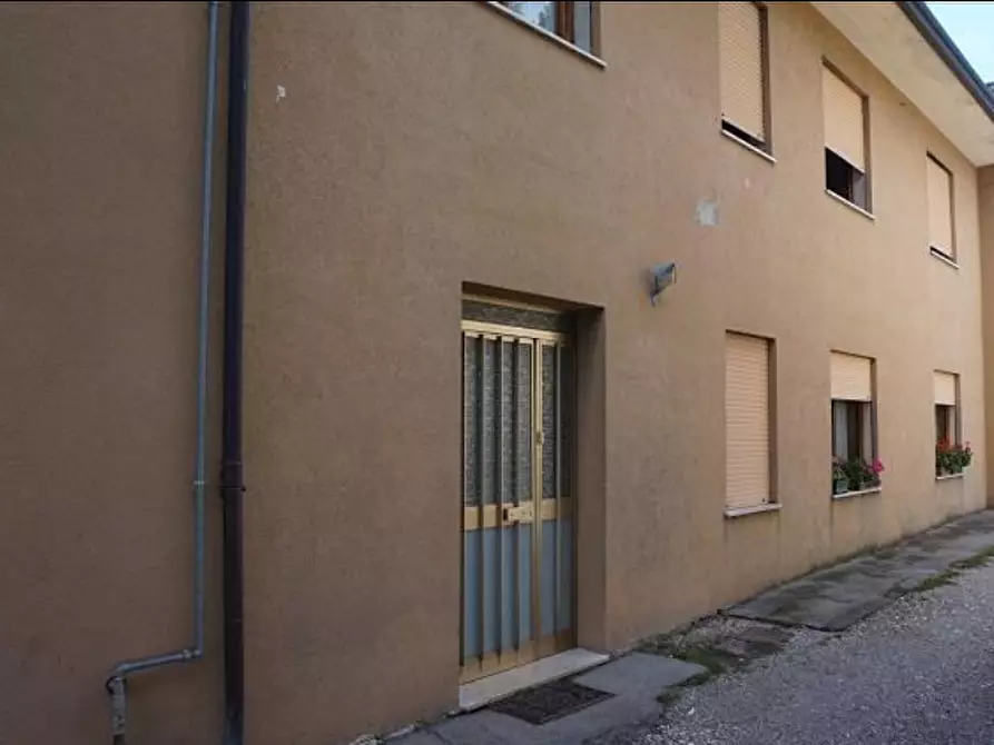 Immagine 9 di Porzione di casa in vendita  in Via Molini  a Nove