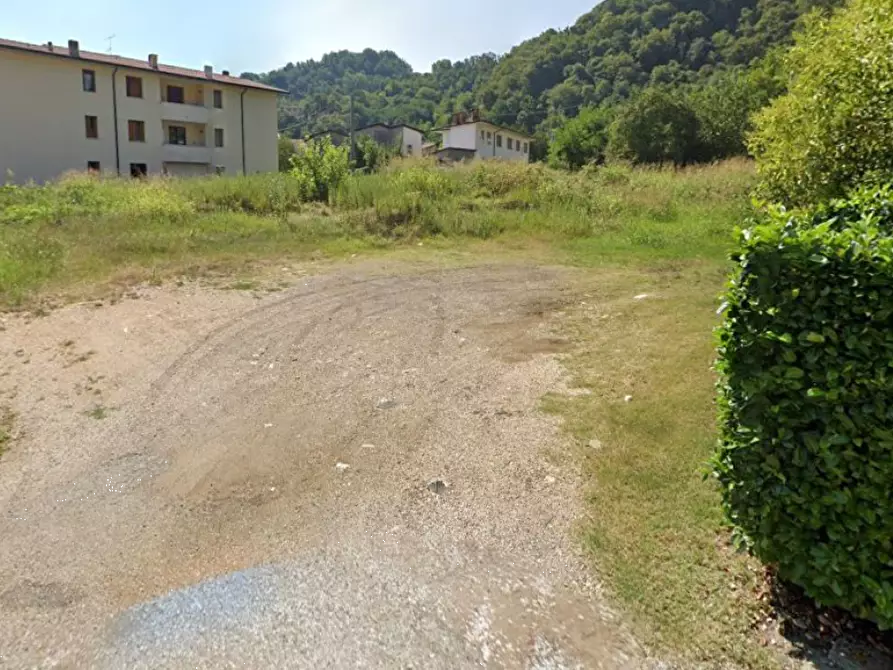 Immagine 2 di Terreno edificabile in vendita  in Via Ludovico Ariosto a Chiampo