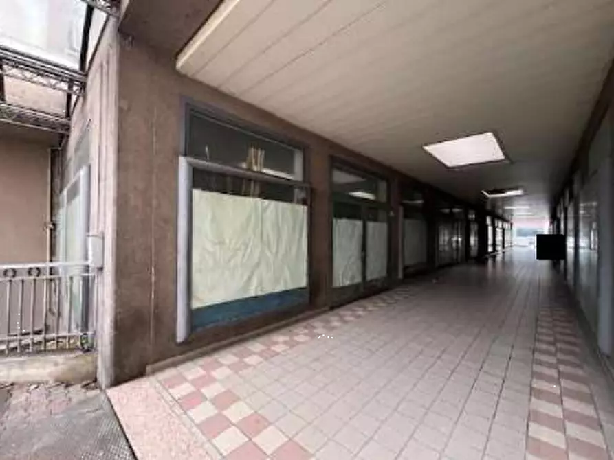 Immagine 3 di Negozio in vendita  in Viale Trieste a Montecchio Maggiore