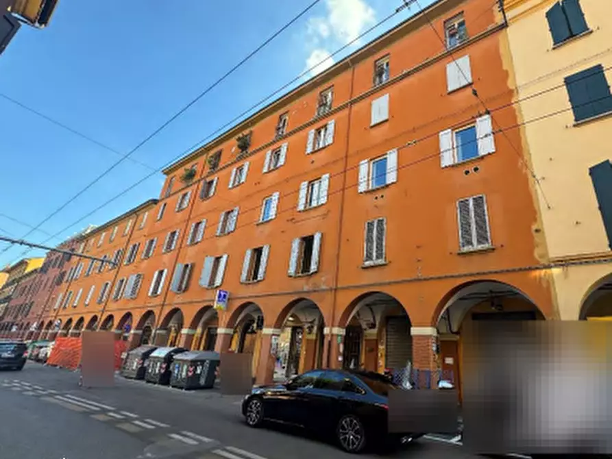 Immagine 1 di Negozio in vendita  in Via Mazzini  a Bologna