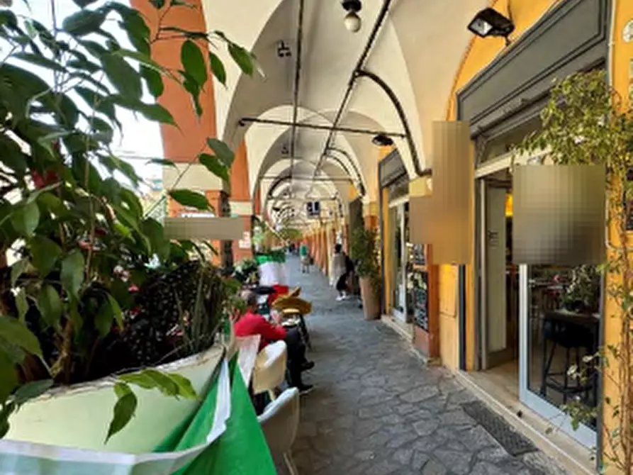 Immagine 4 di Negozio in vendita  in Via Mazzini  a Bologna