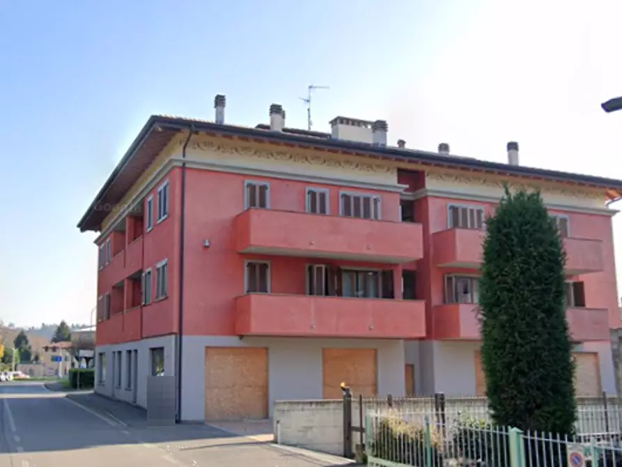 Immagine 3 di Stabile in vendita  in Via Sant'Anna a Ponte San Pietro