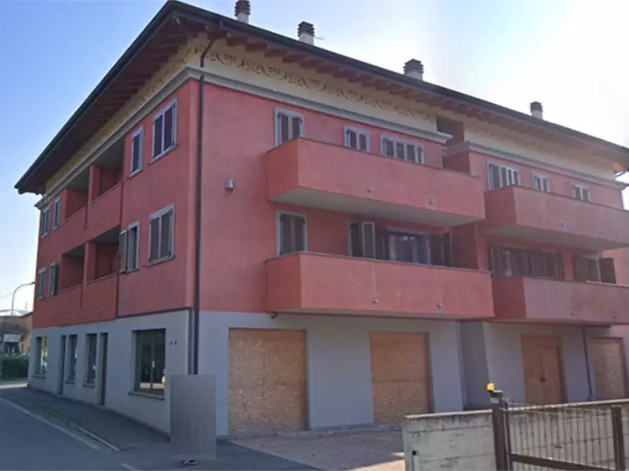 Immagine 4 di Stabile in vendita  in Via Sant'Anna a Ponte San Pietro