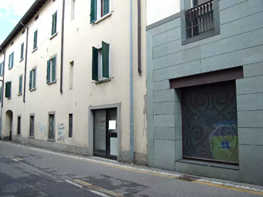 Immagine 1 di Negozio in vendita  in via Monsignore Guglielmo Carozzi a Seriate