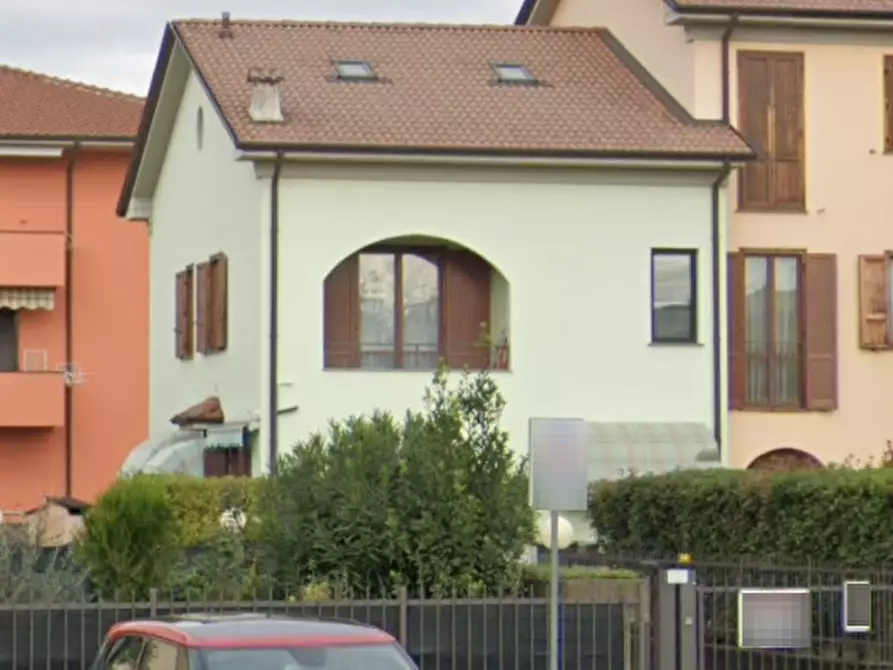 Immagine 4 di Appartamento in vendita  in Via Giuseppe Parini a Bonate Sotto