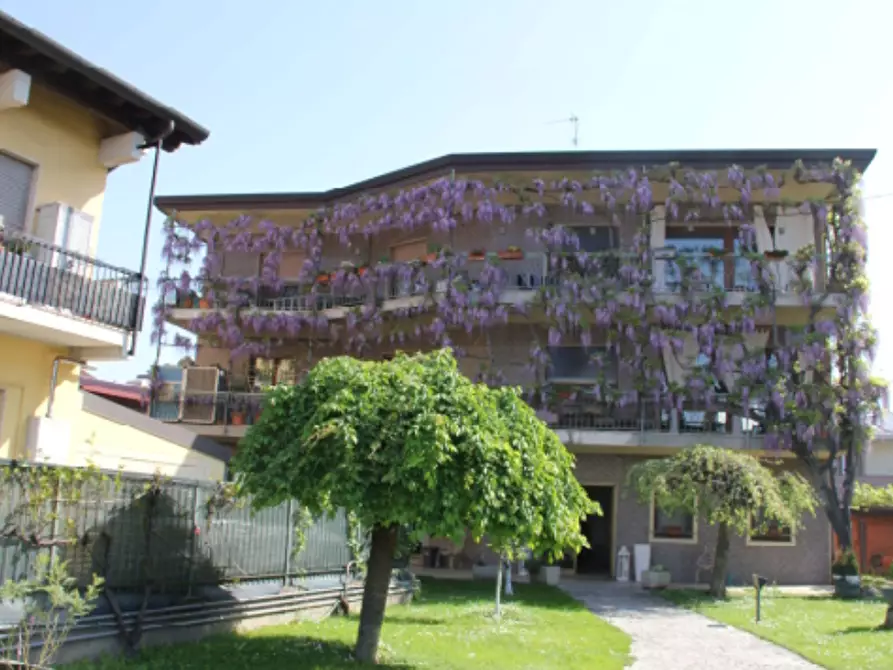 Immagine 2 di Appartamento in vendita  in Via Goffredo Mameli  a Romano Di Lombardia