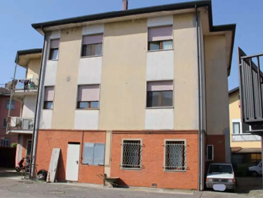 Immagine 3 di Appartamento in vendita  in Via Goffredo Mameli  a Romano Di Lombardia