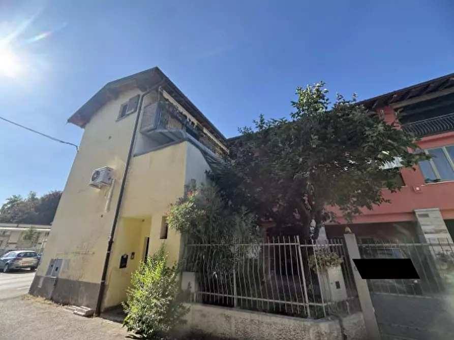 Immagine 1 di Appartamento in vendita  in Via Goffredo Mameli a Romano Di Lombardia