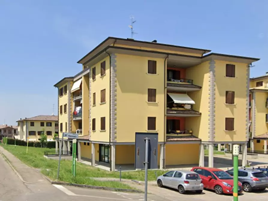 Immagine 12 di Negozio in vendita  in Piazzale Ventisette Gennaio a Casalgrande