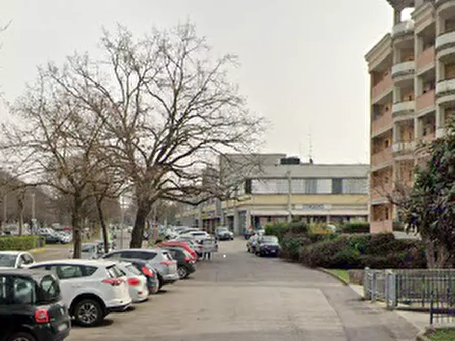 Immagine 5 di Garage in vendita  in Via J.F. Kennedy a Reggio Nell'emilia