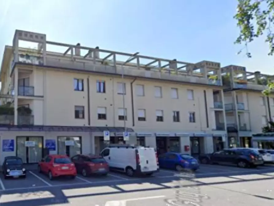 Immagine 15 di Negozio in vendita  in Via Guglielmo Marconi a Ranica