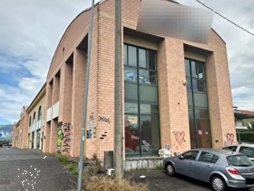 Immagine 3 di Negozio in vendita  in Via Enrico Frizzoni a Treviolo