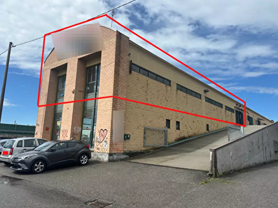 Immagine 1 di Negozio in vendita  in Via Enrico Frizzoni a Treviolo