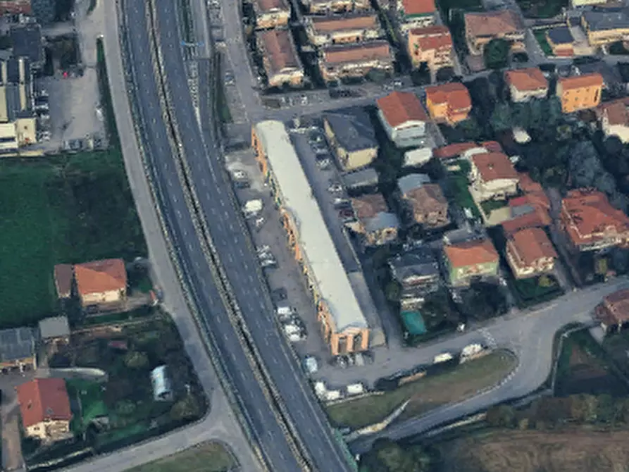 Immagine 10 di Negozio in vendita  in Via Enrico Frizzoni a Treviolo