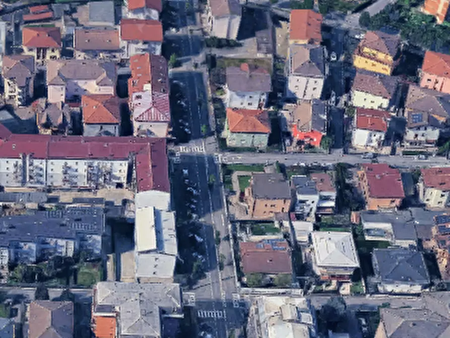 Immagine 10 di Negozio in vendita  in Via Montecatini a Romano Di Lombardia