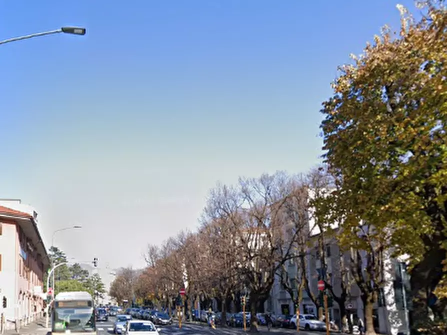 Immagine 3 di Magazzino in vendita  in via Fratelli Ugoni a Brescia