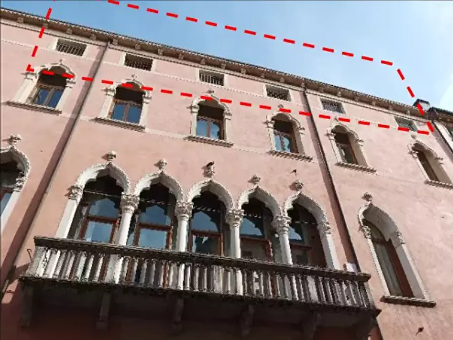 Immagine 1 di Appartamento in vendita  in Galleria del Pozzo Rosso  a Vicenza