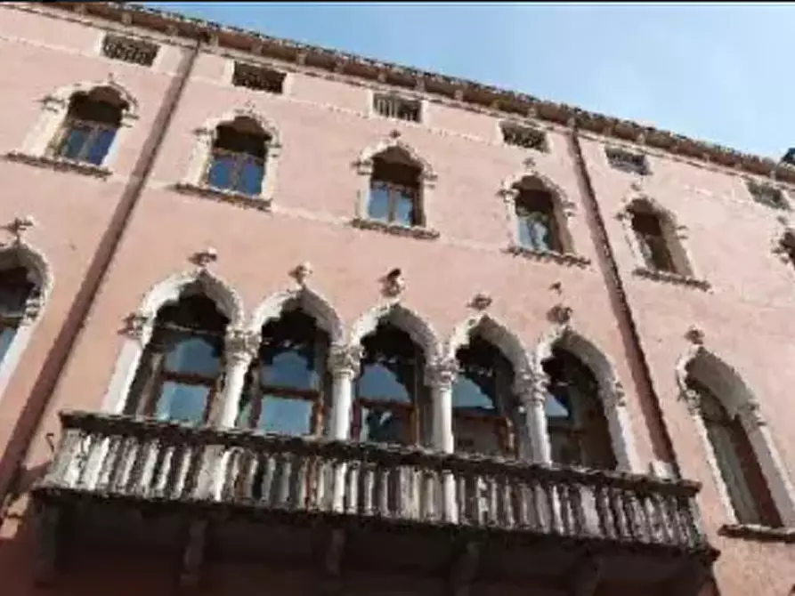 Immagine 2 di Appartamento in vendita  in Galleria del Pozzo Rosso  a Vicenza