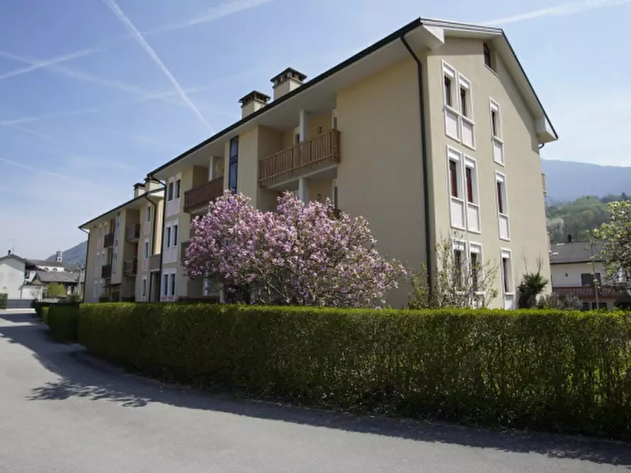 Immagine 1 di Negozio in vendita  in Via Monte Grappa  a Seren Del Grappa