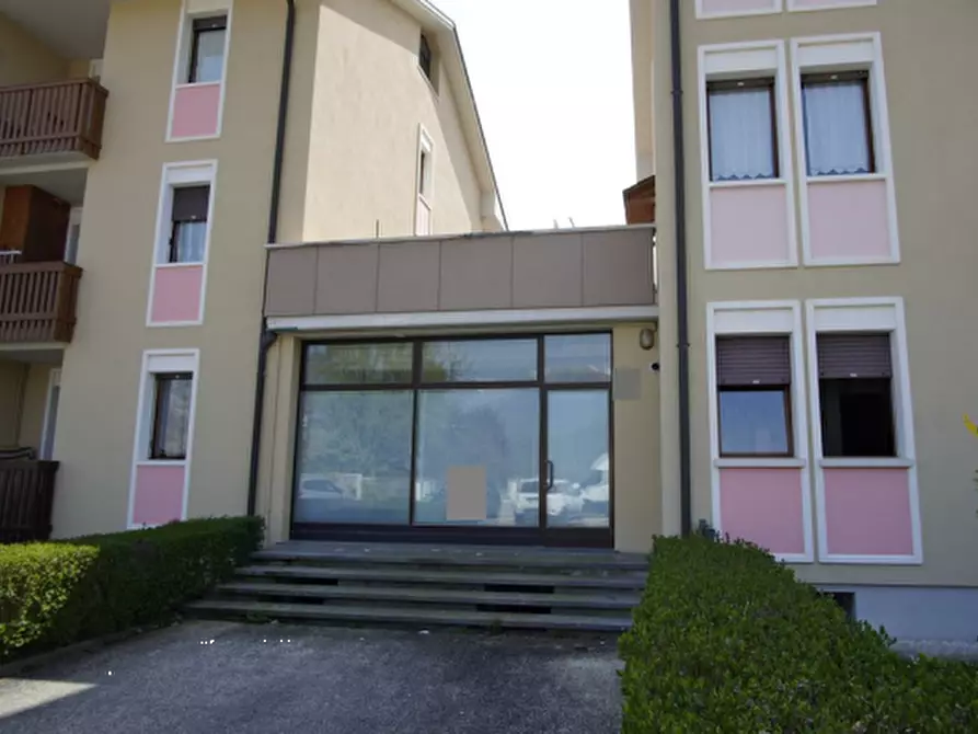 Immagine 3 di Negozio in vendita  in Via Monte Grappa  a Seren Del Grappa