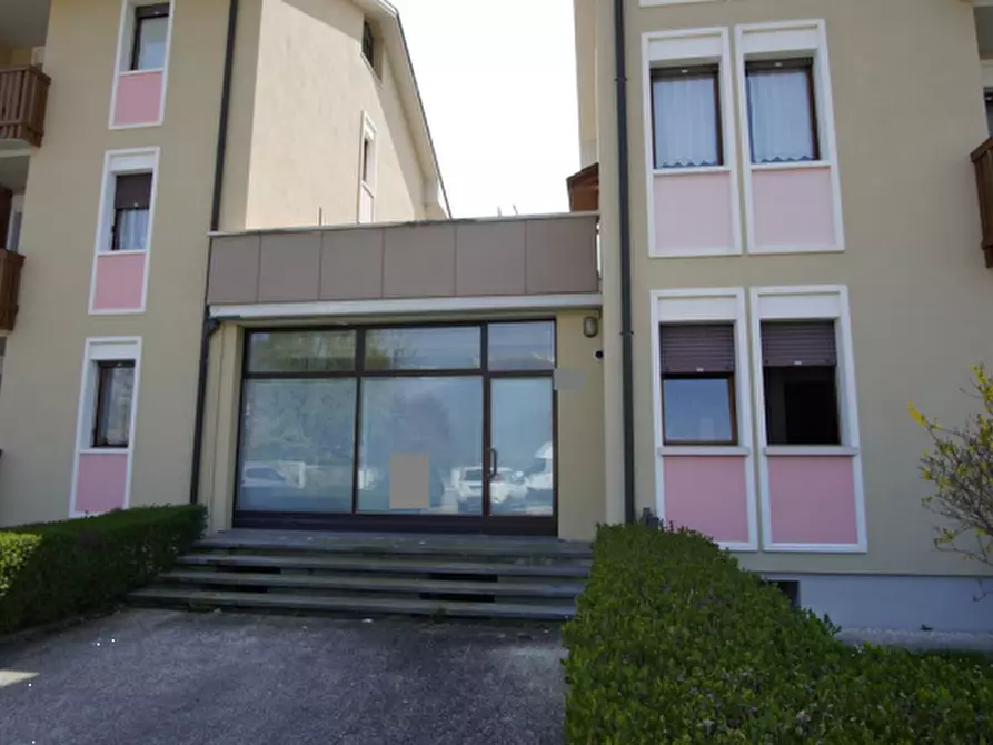 Immagine 4 di Negozio in vendita  in Via Monte Grappa  a Seren Del Grappa