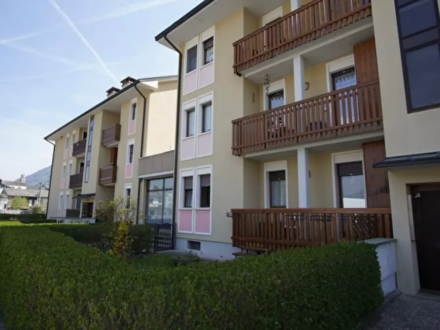 Immagine 5 di Negozio in vendita  in Via Monte Grappa  a Seren Del Grappa