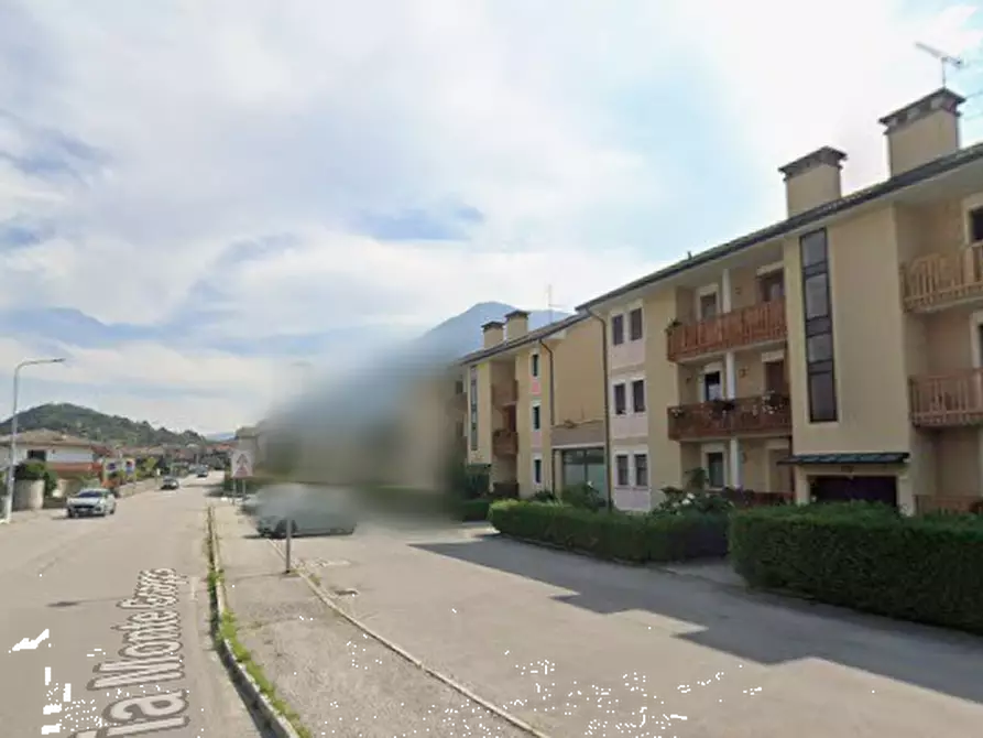 Immagine 7 di Negozio in vendita  in Via Monte Grappa  a Seren Del Grappa