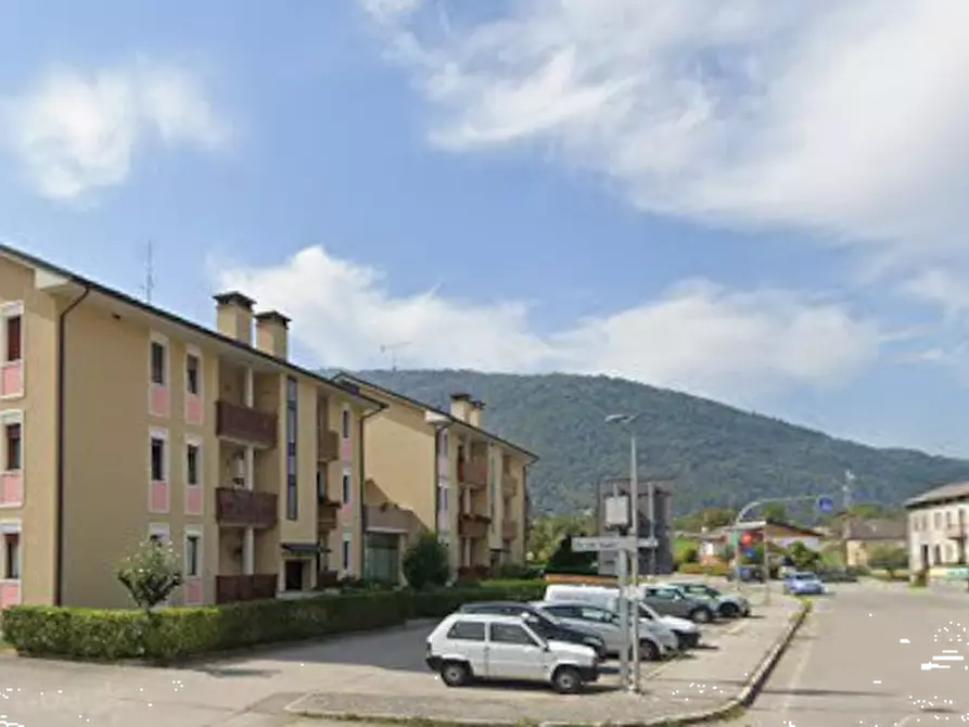 Immagine 9 di Negozio in vendita  in Via Monte Grappa  a Seren Del Grappa