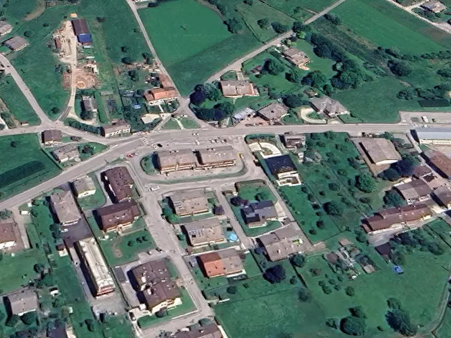 Immagine 13 di Negozio in vendita  in Via Monte Grappa  a Seren Del Grappa