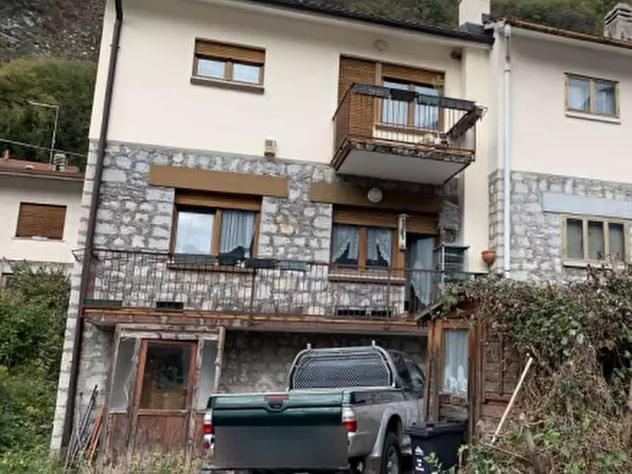 Immagine 2 di Casa indipendente in vendita  in Via Pians a Longarone