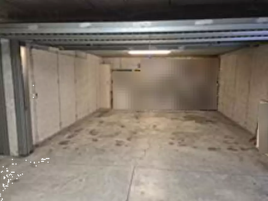 Immagine 1 di Garage in vendita  in  Via Vimercate a Ornago