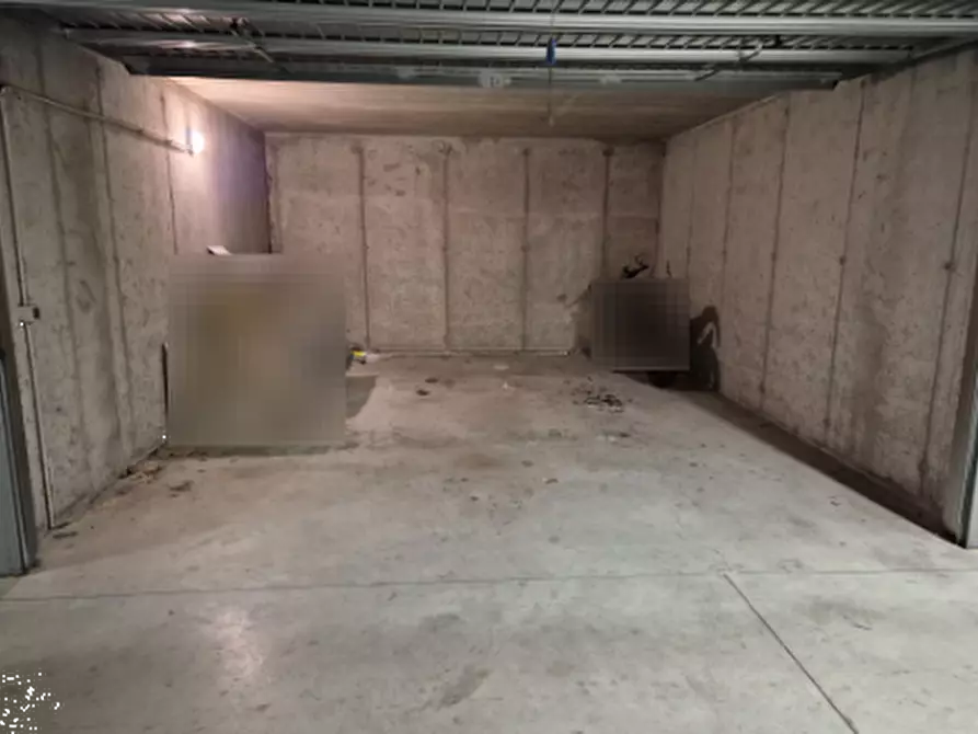 Immagine 2 di Garage in vendita  in  Via Vimercate a Ornago