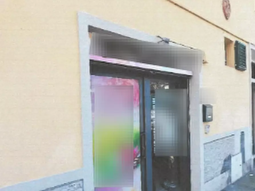 Immagine 1 di Negozio in vendita  a Firenze