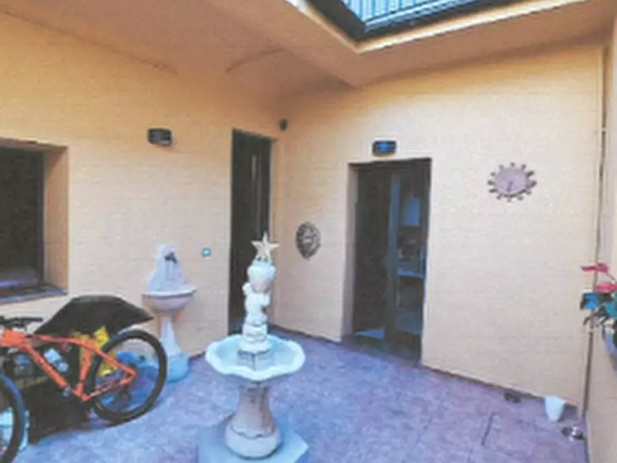 Immagine 5 di Negozio in vendita  a Firenze