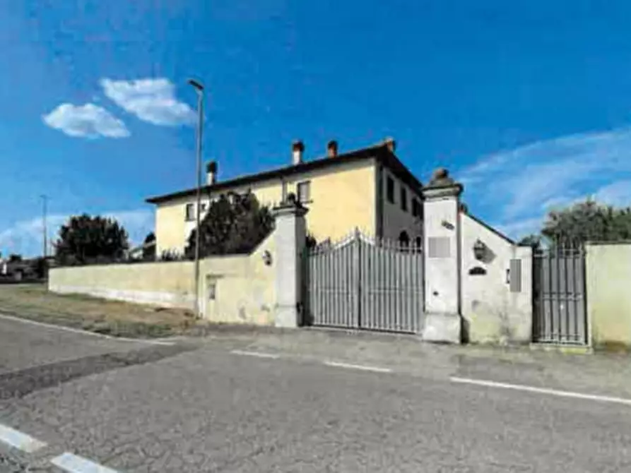Immagine 1 di Casa indipendente in vendita  in Via di Giramonte a Prato