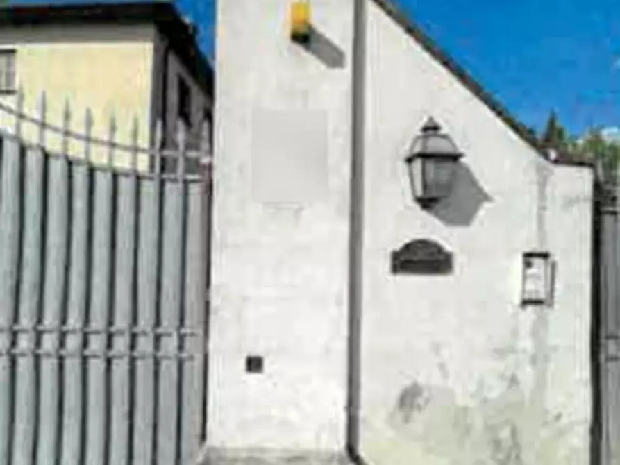 Immagine 2 di Casa indipendente in vendita  in Via di Giramonte a Prato